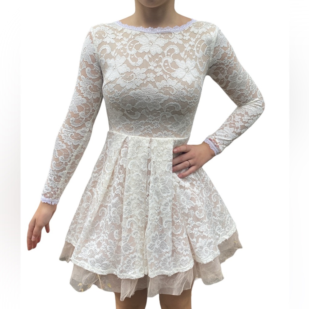 Long sleeve lace Windsor dress size small size 1/2
